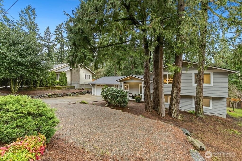Photo of 16130 SE Newport Way, Bellevue, WA 98006 (MLS # 2467383)