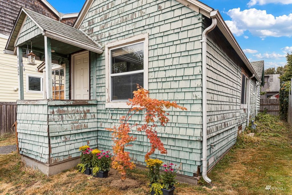 Photo of 4122 SW 20th Avenue, Seattle, WA 98106 (MLS # 1992691)