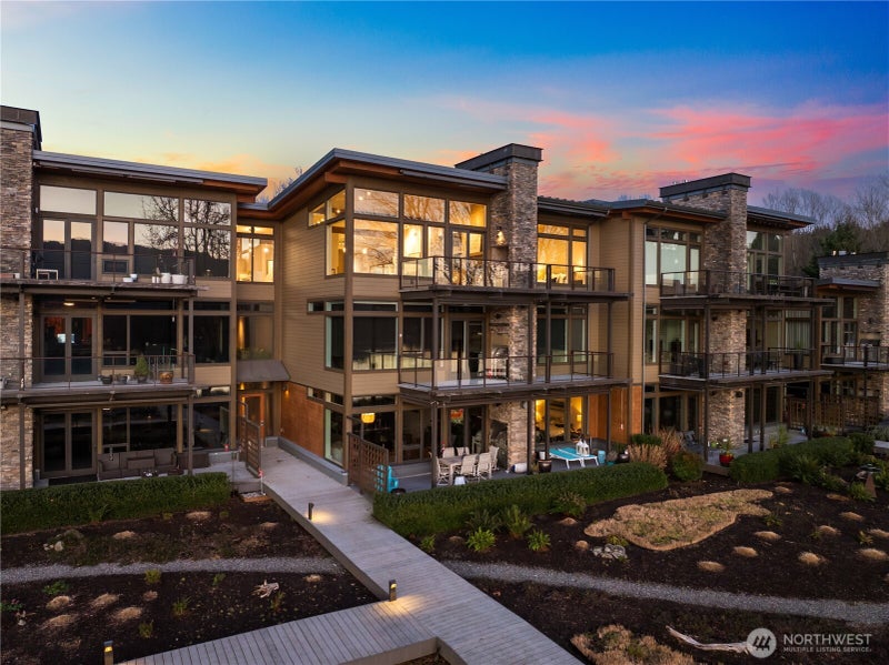 4323 E Lake Sammamish Parkway SE 4323