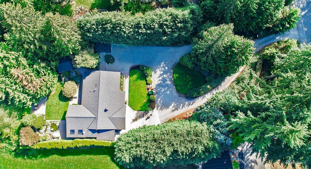 Photo of 24972 SE 30th Street, Sammamish, WA 98075 (MLS # 1993444)