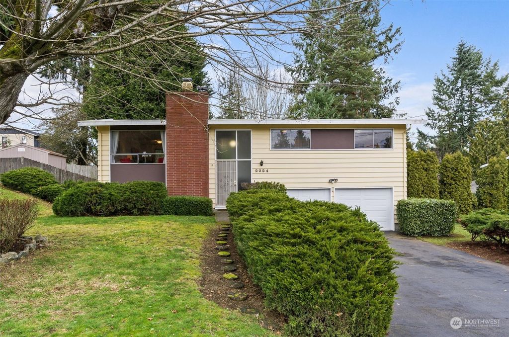 Photo of 2224 SW 307th Street, Federal Way, WA 98023 (MLS # 2202031)