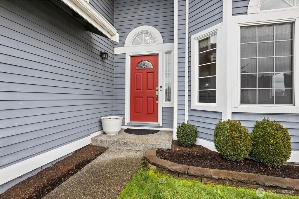 Photo of 901 Bathke Avenue, Enumclaw, WA 98022 (MLS # 2478552)