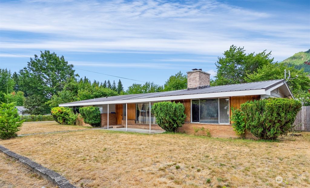 Photo of 930 Madison Avenue, Darrington, WA 98241 (MLS # 2140579)