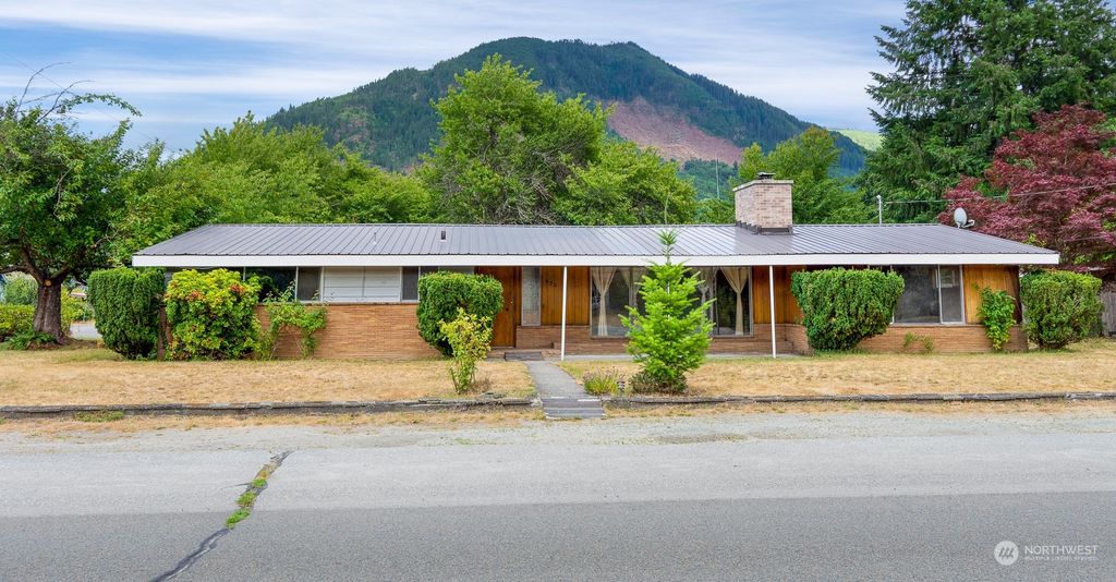 Photo of 930 Madison Avenue, Darrington, WA 98241 (MLS # 2140579)