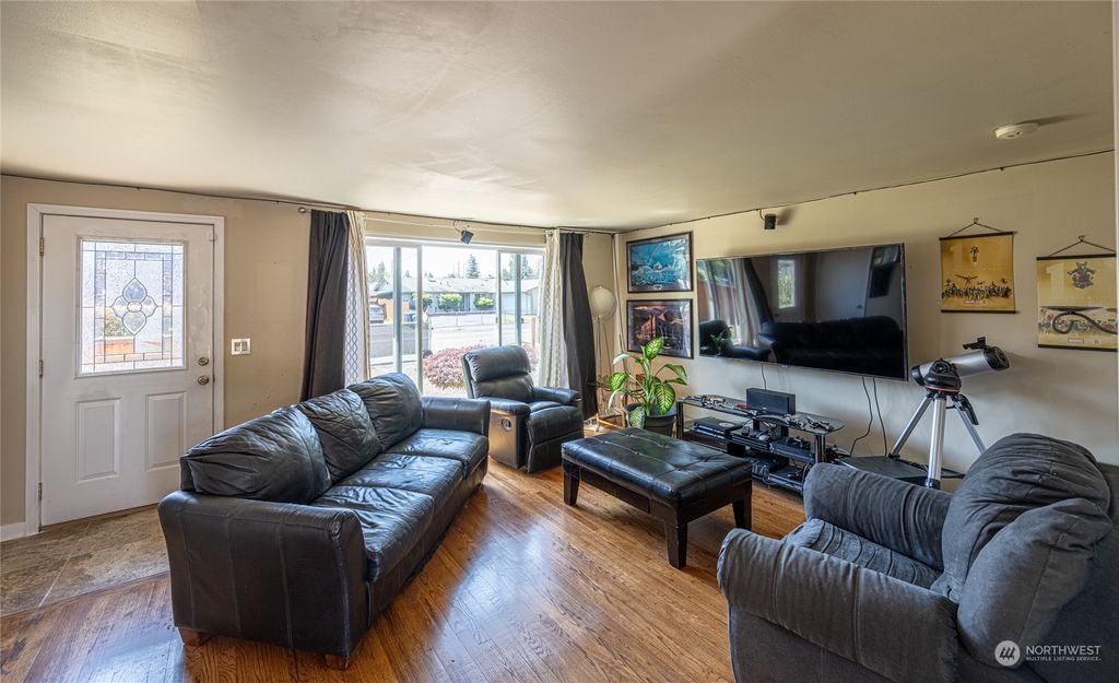 Photo of 11644 SE 164th Street, Renton, WA 98058 (MLS # 2077081)