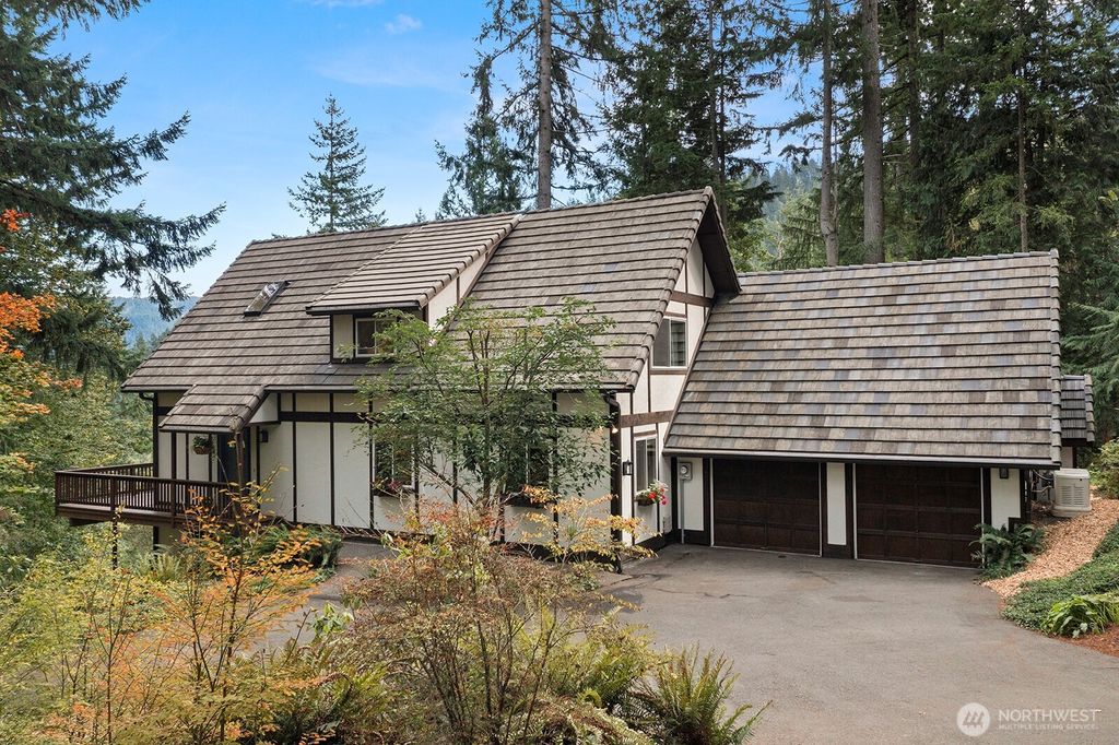 Photo of 2310 Squak Mountain Loop SW, Issaquah, WA 98027 (MLS # 2438607)