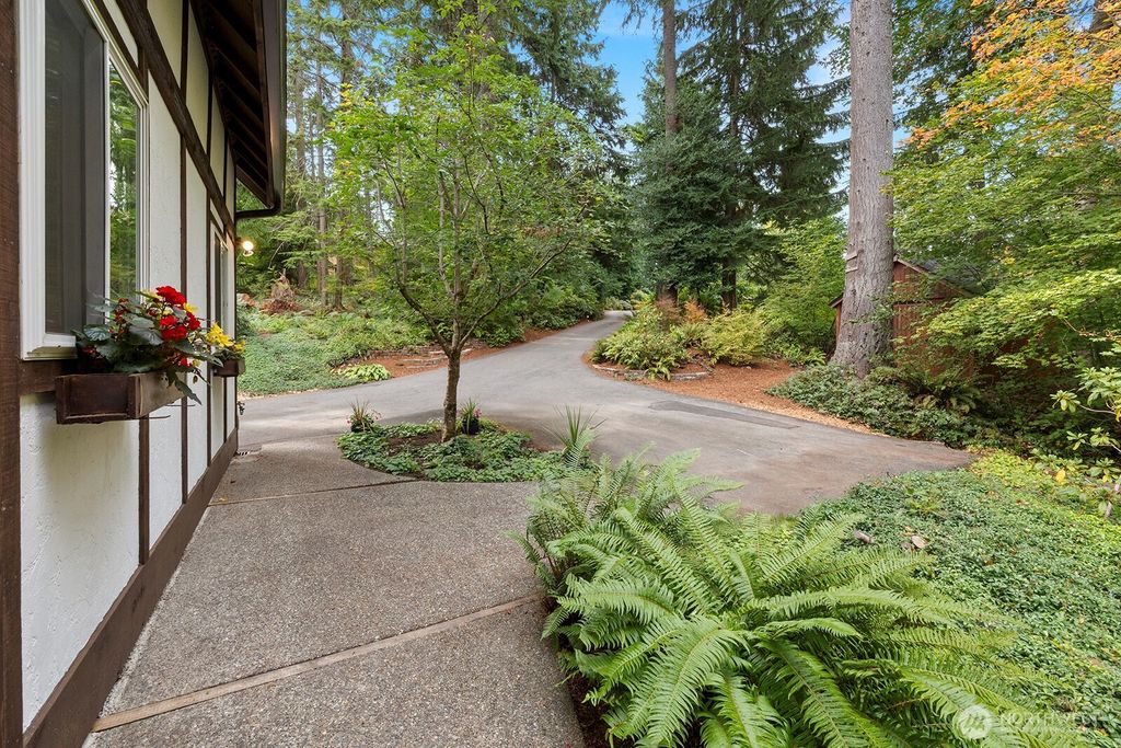 Photo of 2310 Squak Mountain Loop SW, Issaquah, WA 98027 (MLS # 2438607)