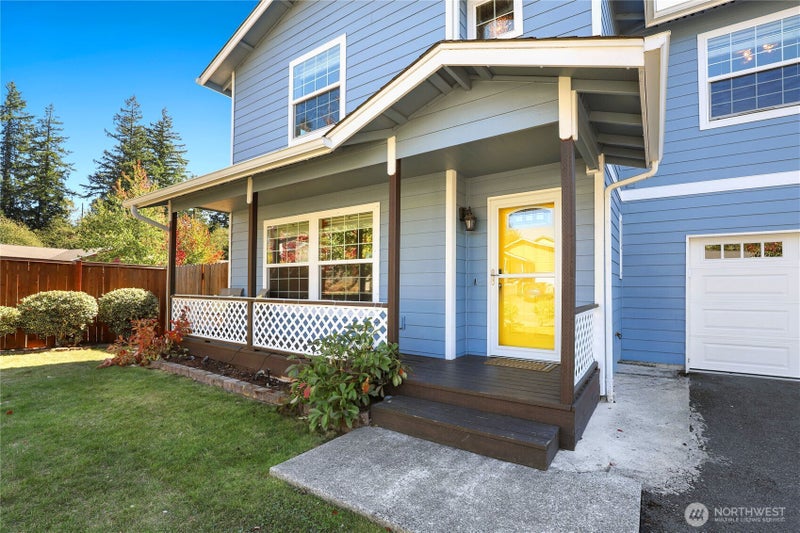 360 NE Max William Loop