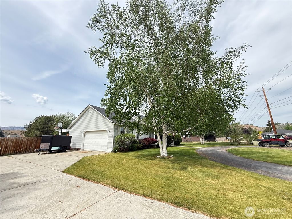 Photo of 711 Locust Street, Omak, WA 98841 (MLS # 2519562)