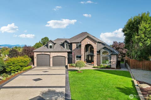 Photo of 2606 16th Avenue Court SW, Puyallup, WA 98371 (MLS # 2537756)