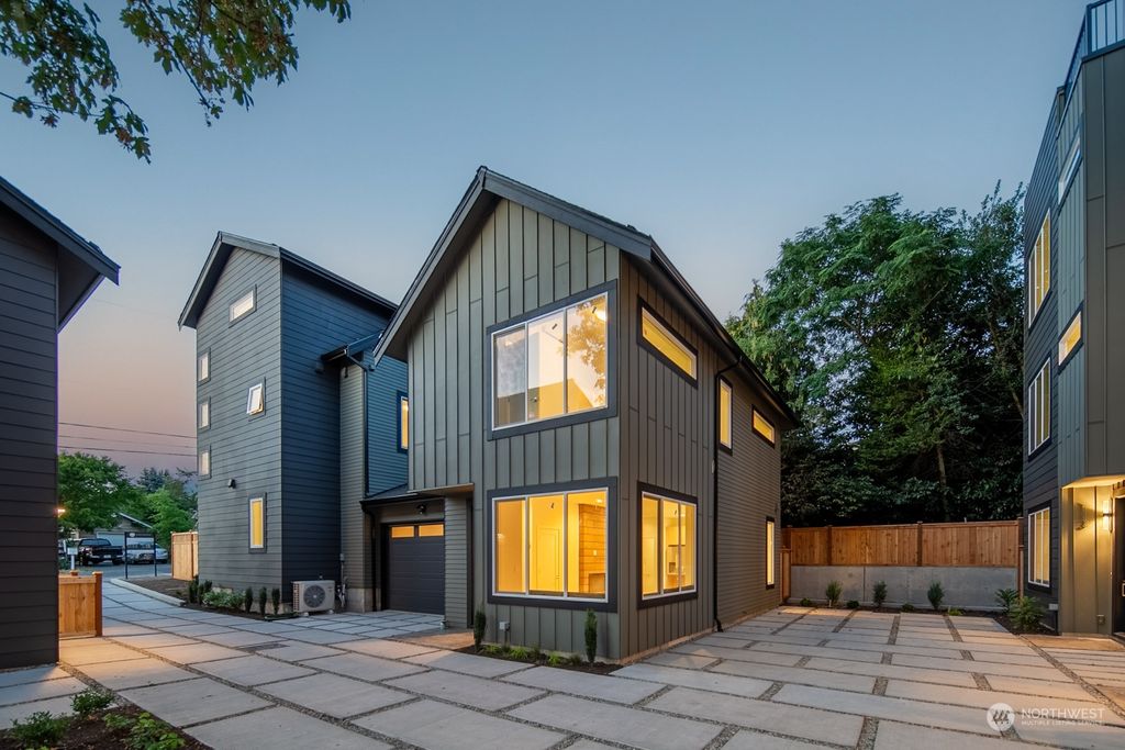Photo of 115 B N 105th Street, Seattle, WA 98133 (MLS # 2298158)