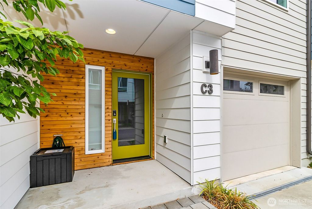 Photo of 13706 Manor Way #C3, Lynnwood, WA 98087 (MLS # 2426686)