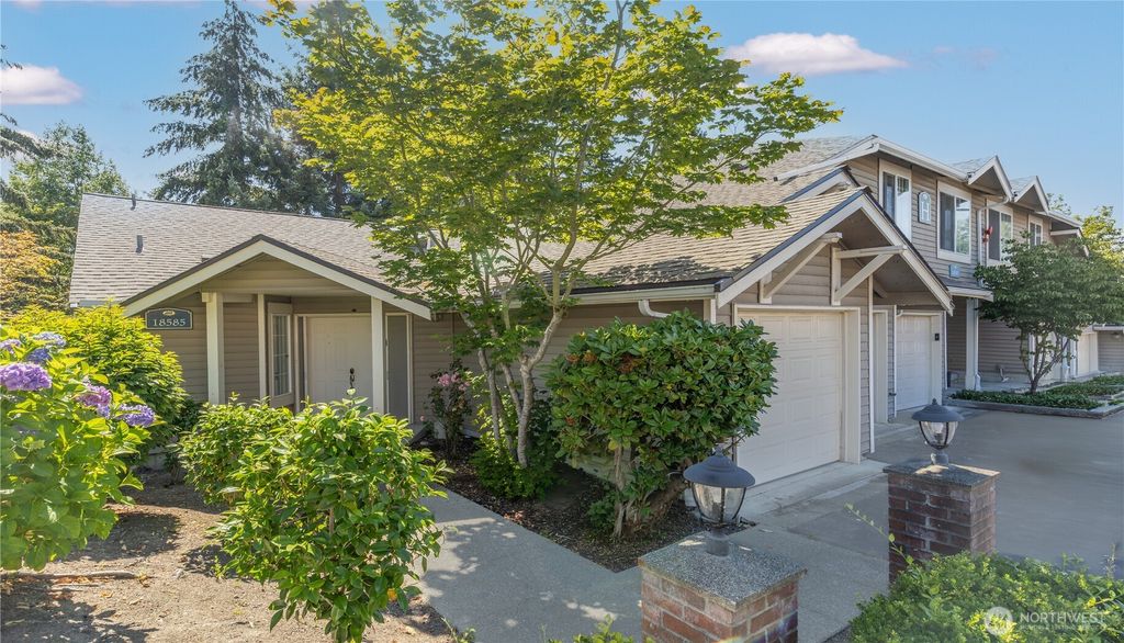 Photo of 18585 NE 57th Street, Redmond, WA 98052 (MLS # 2550282)