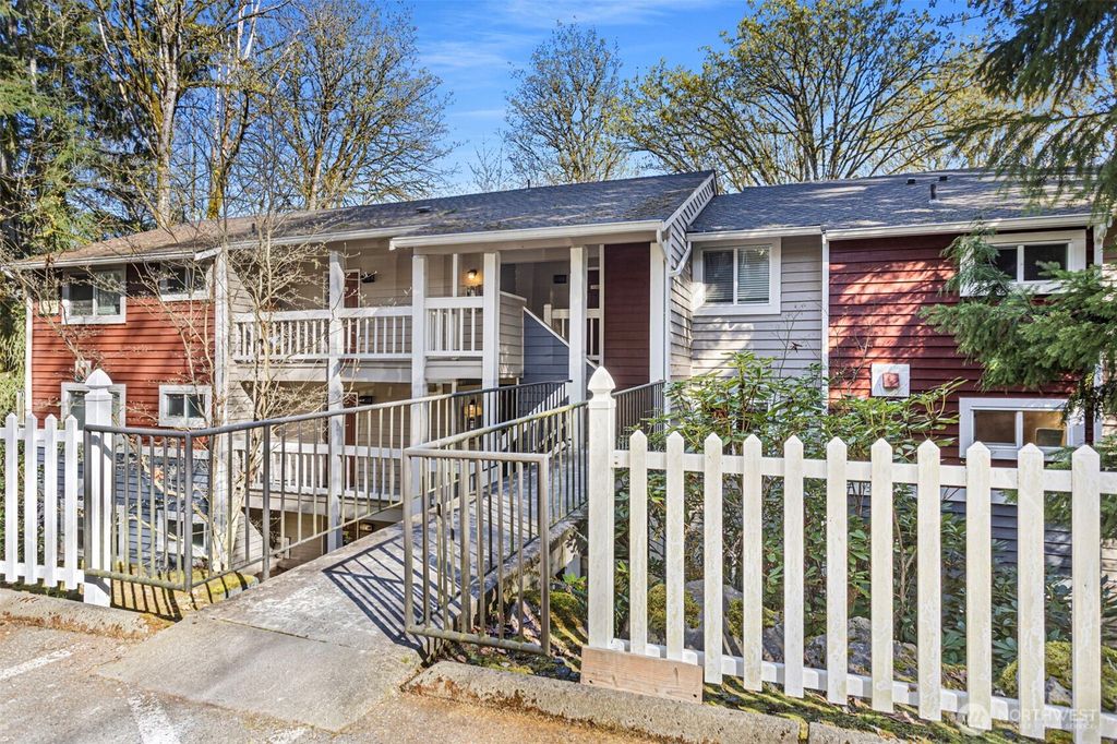 Photo of 15230 S 43rd Street #C101, Bellevue, WA 98006 (MLS # 2507225)