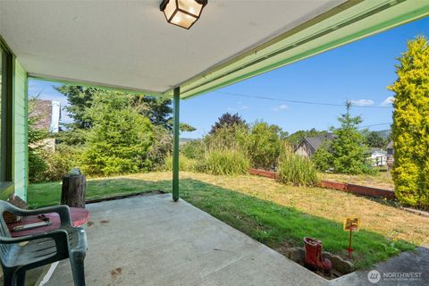 Photo of 806 California Street, Raymond, WA 98577 (MLS # 2409086)