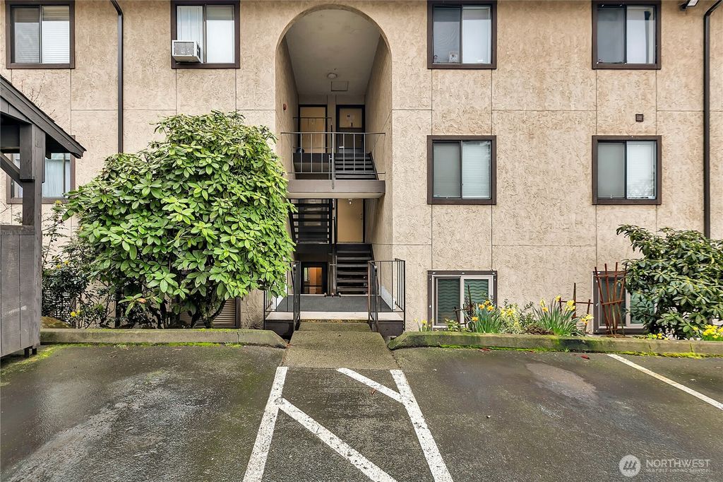 Photo of 10125 SE 235th Place #C103, Kent, WA 98031 (MLS # 2348773)