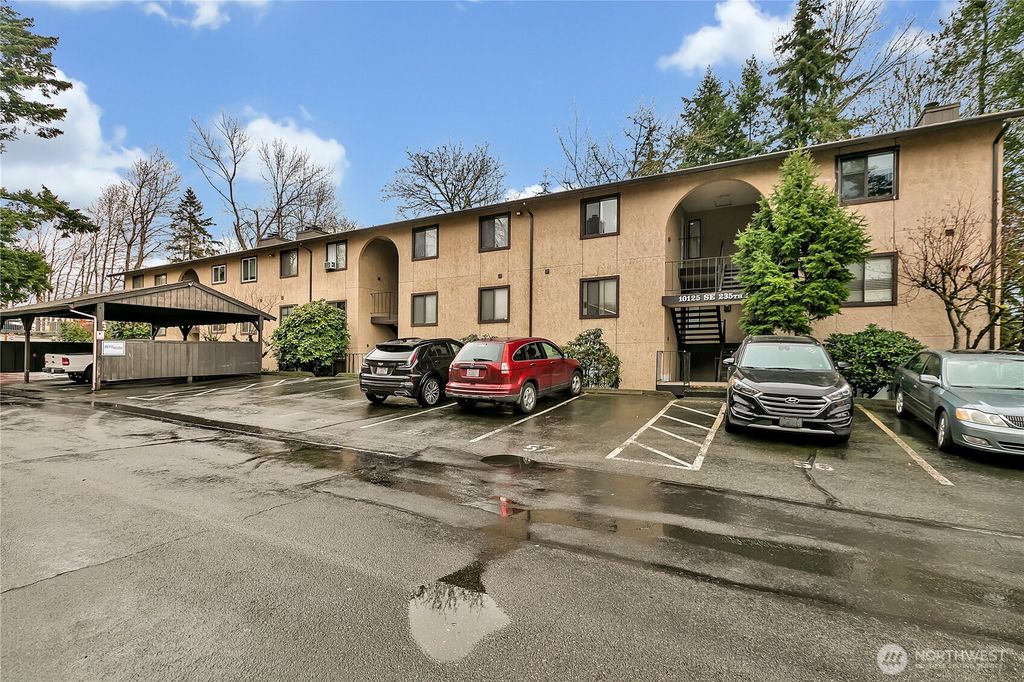 Photo of 10125 SE 235th Place #C103, Kent, WA 98031 (MLS # 2348773)