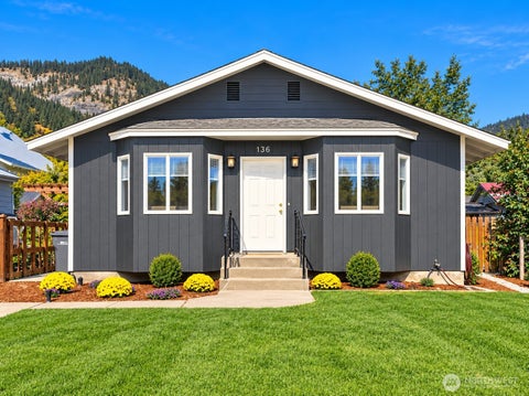 Photo of 136 West Street, Leavenworth, WA 98826 (MLS # 2594035)