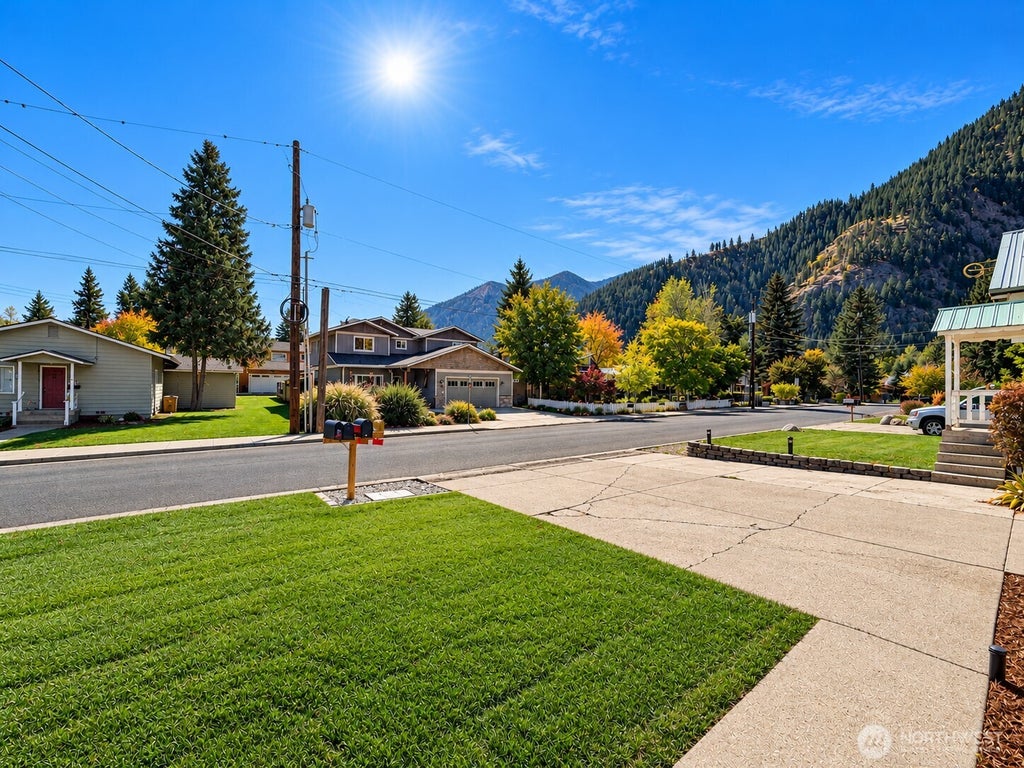 Photo of 136 West Street, Leavenworth, WA 98826 (MLS # 2594035)