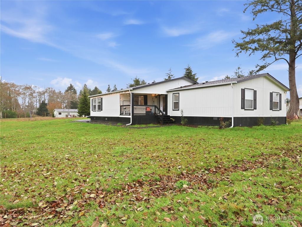 Photo of 33 Whalers Drive, Aberdeen, WA 98520 (MLS # 2458022)