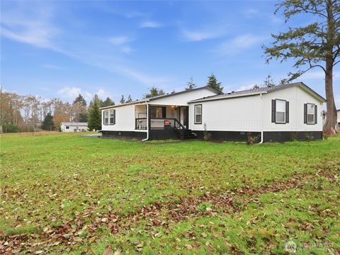 Photo of 33 Whalers Drive, Aberdeen, WA 98520 (MLS # 2458022)