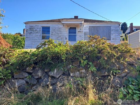 Photo of 2815 W Elmore Street, Seattle, WA 98199 (MLS # 2424888)