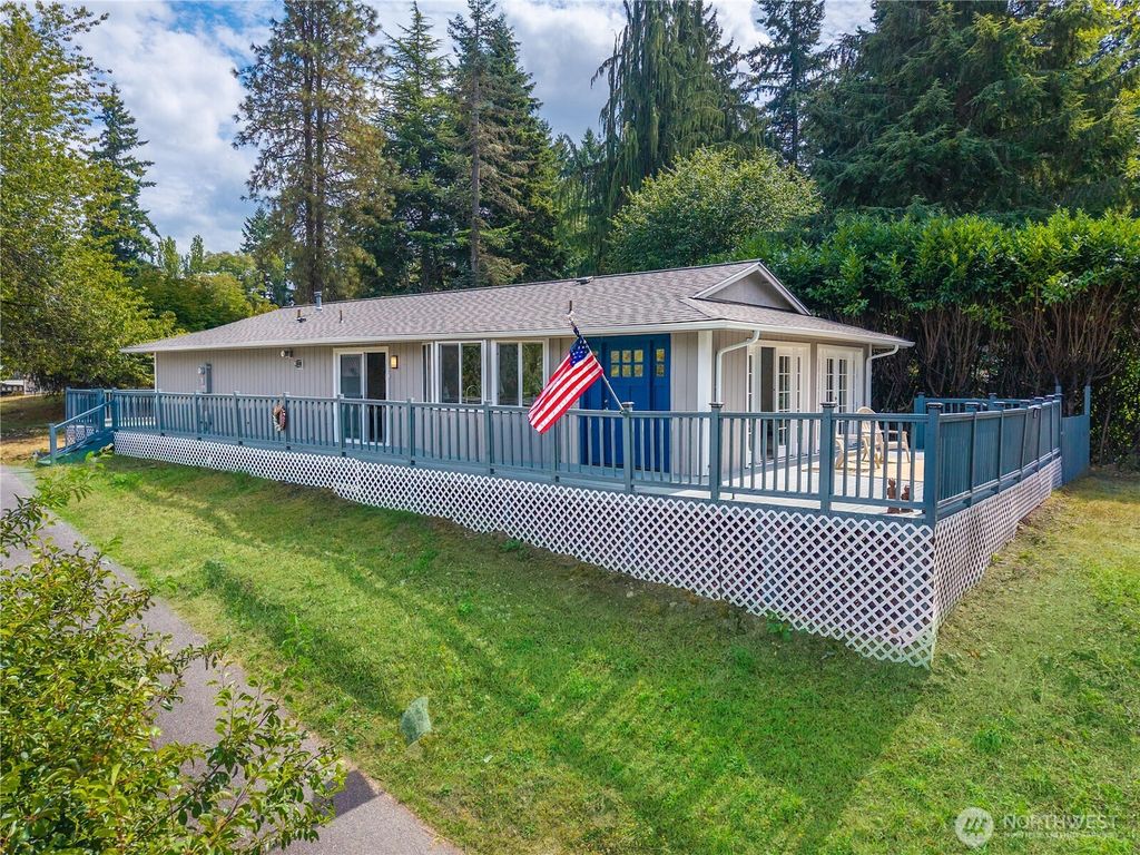 Photo of 409 Isaac Pincus Street, Steilacoom, WA 98388 (MLS # 2462911)