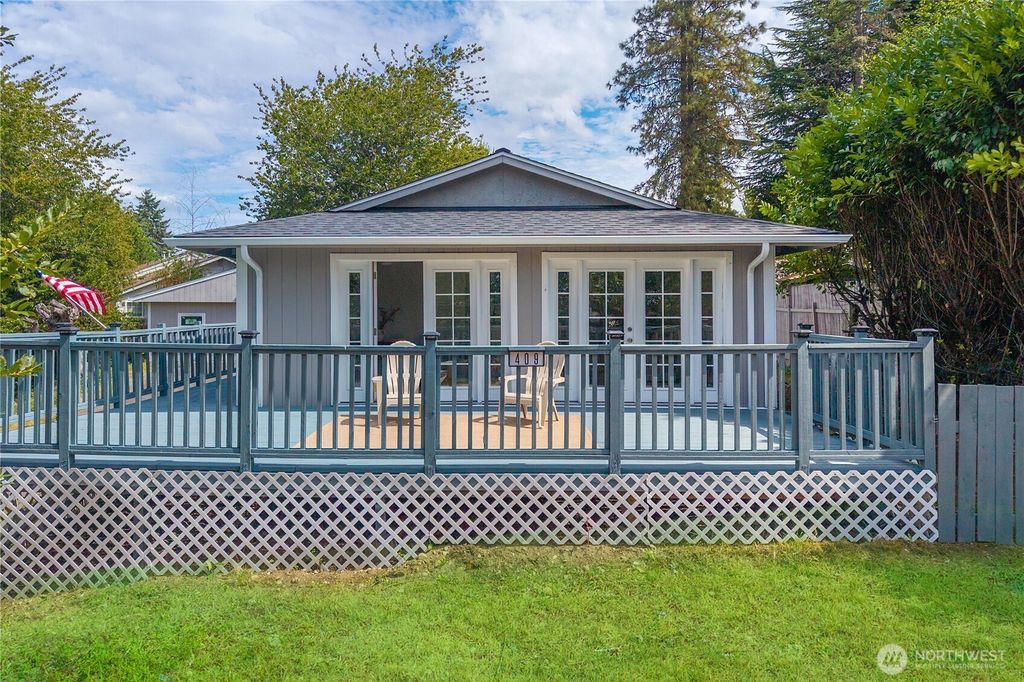 Photo of 409 Isaac Pincus Street, Steilacoom, WA 98388 (MLS # 2462911)