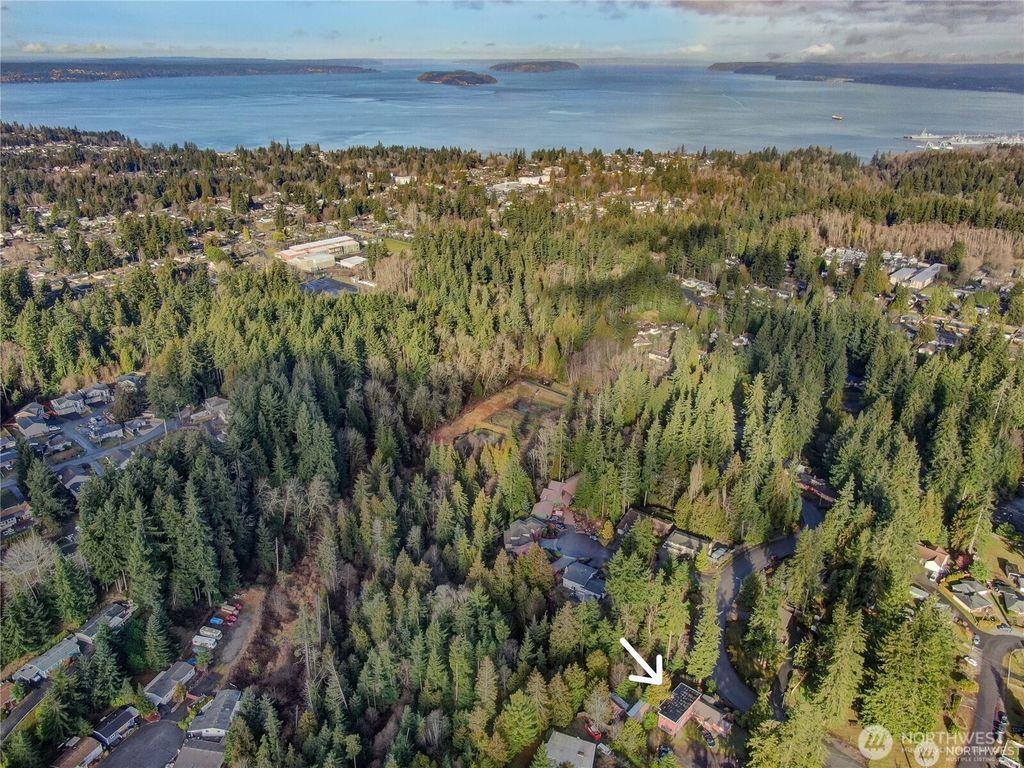 Photo of 700 52nd Street SE, Everett, WA 98203 (MLS # 2351360)