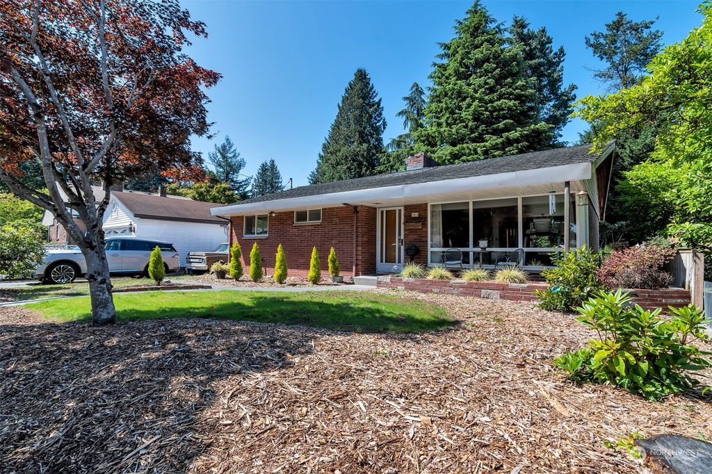 Photo of 1014 NE 170th Street, Shoreline, WA 98155 (MLS # 2132784)
