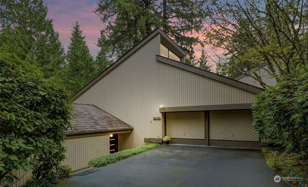 Photo of 2422 Sahalee Drive W, Sammamish, WA 98074 (MLS # 2161210)
