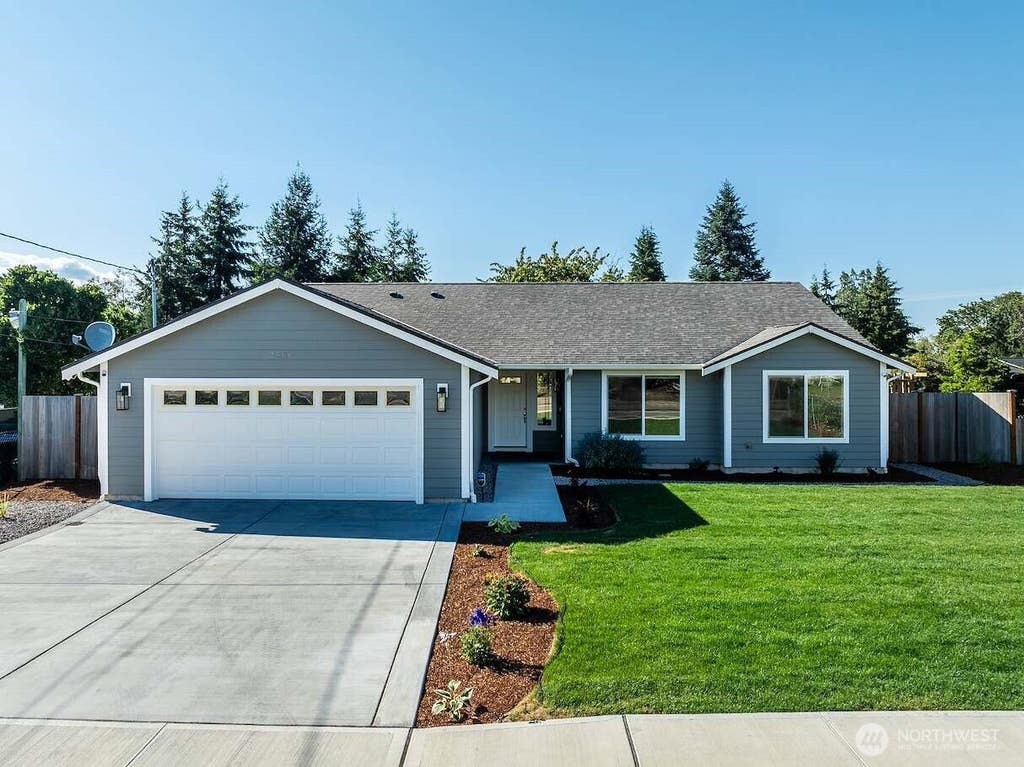 Photo of 2586 Lincoln Avenue SE, Port Orchard, WA 98366 (MLS # 2570084)