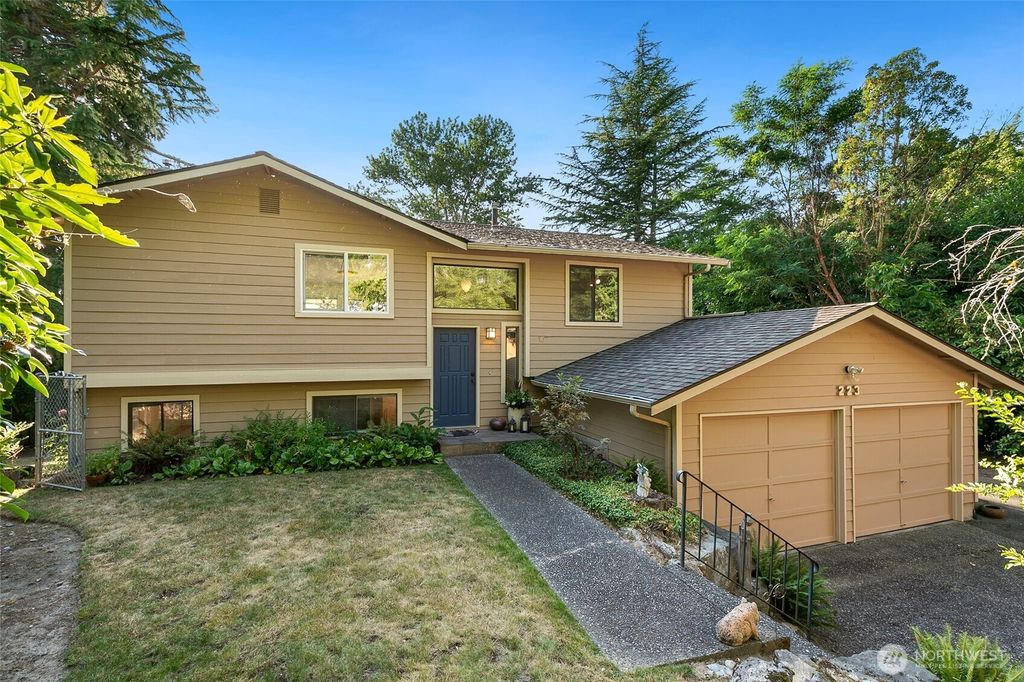 Photo of 223 19th Avenue, Kirkland, WA 98033 (MLS # 2408575)