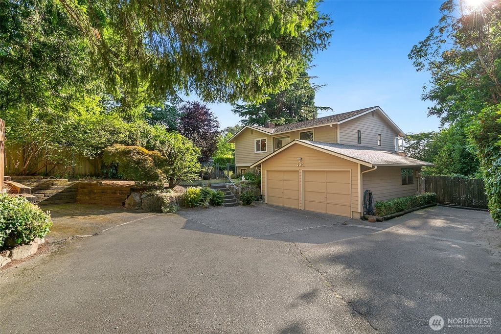 Photo of 223 19th Avenue, Kirkland, WA 98033 (MLS # 2408575)