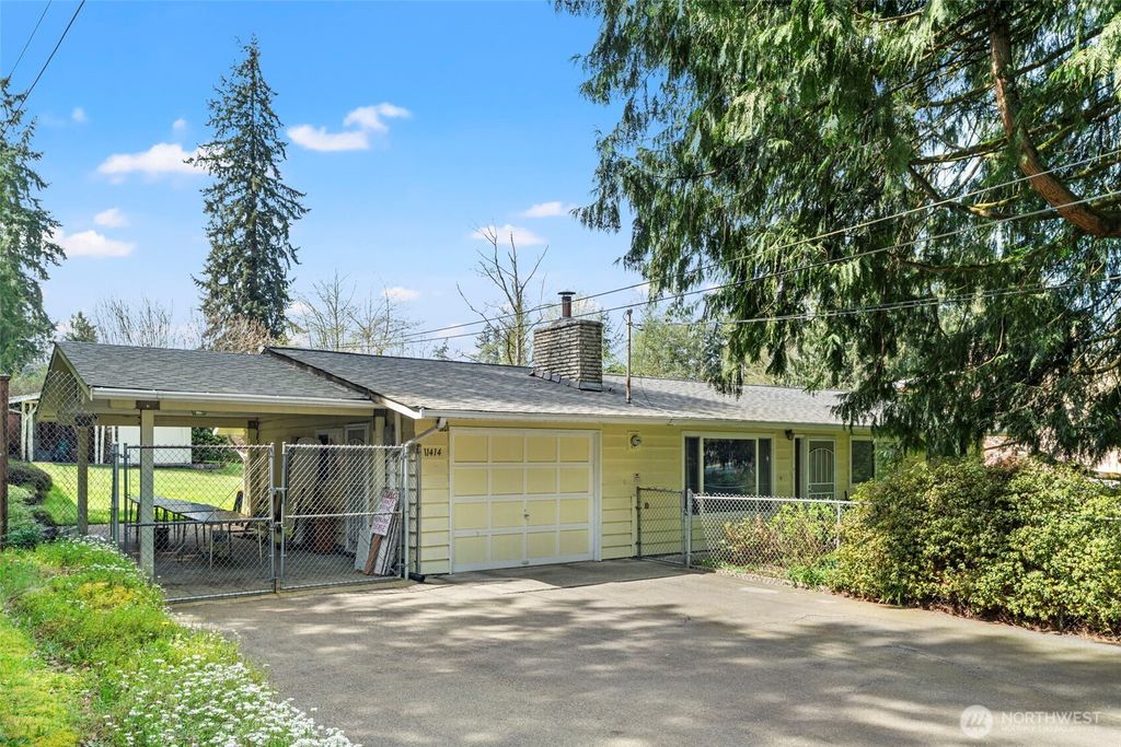 Photo of 11414 2nd Ave SE Ave, Everett, WA 98208 (MLS # 2512629)