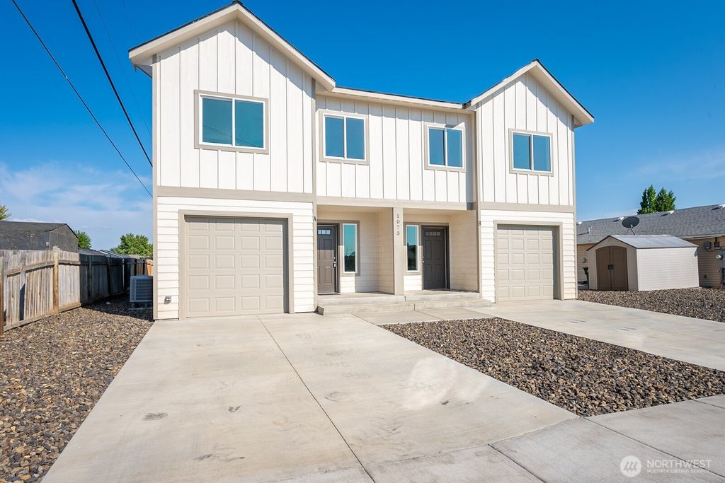 Photo of 1073 S Grand Drive, Moses Lake, WA 98837 (MLS # 2491034)