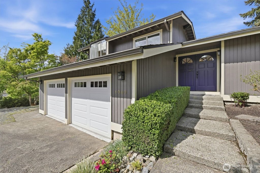 Photo of 1040 NW Honeywood Place, Issaquah, WA 98027 (MLS # 2510646)