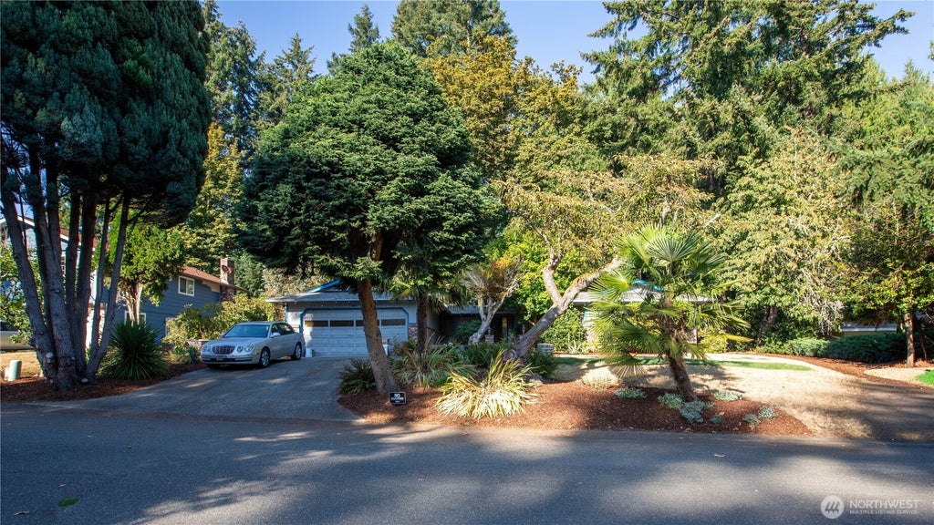 Photo of 6411 Sierra Drive SE, Lacey, WA 98503 (MLS # 2567187)