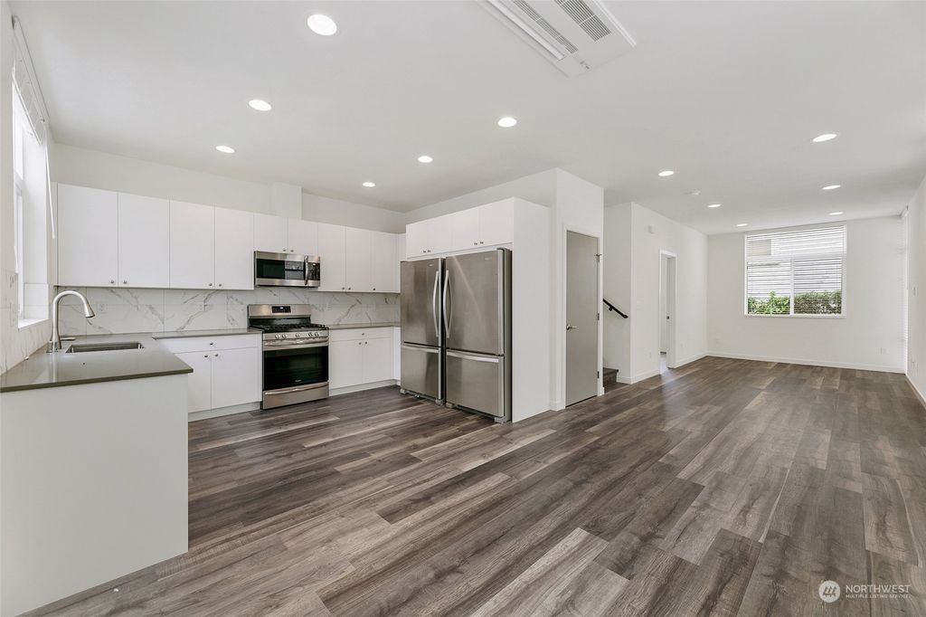 Photo of 912 W Emerson Street, Seattle, WA 98119 (MLS # 2068352)