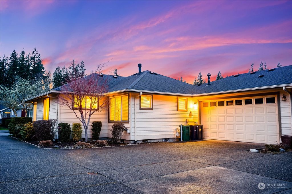 Photo of 13266 Sunbreak Way NE, Redmond, WA 98053 (MLS # 2195508)