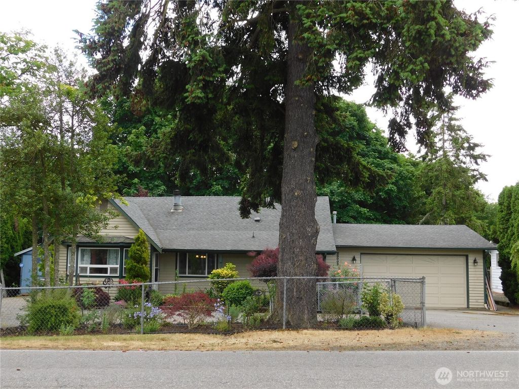 Photo of 25003 16th Avenue S, Des Moines, WA 98198 (MLS # 2408259)