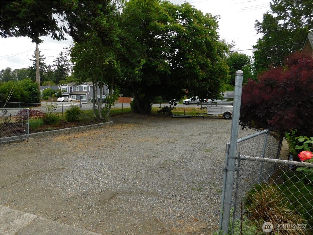 Photo of 25003 16th Avenue S, Des Moines, WA 98198 (MLS # 2408259)
