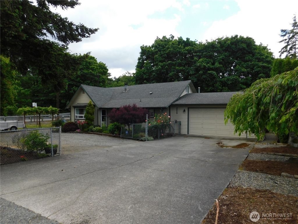 Photo of 25003 16th Avenue S, Des Moines, WA 98198 (MLS # 2408259)