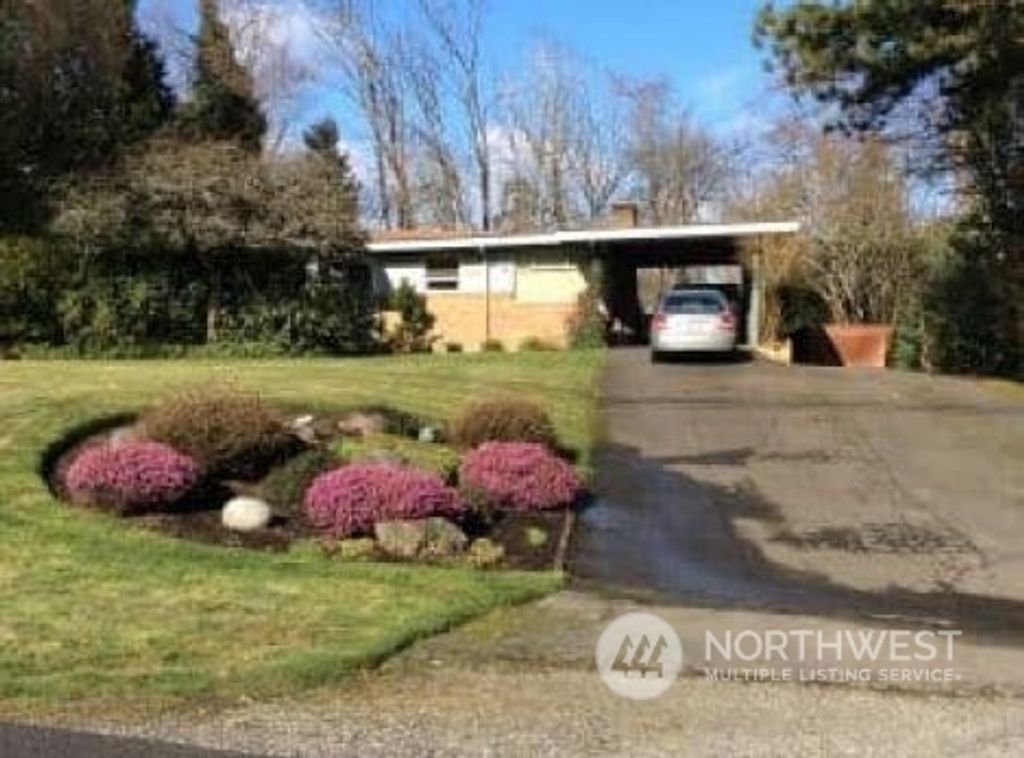 Photo of 9734 SE 40th Street, Mercer Island, WA 98070 (MLS # 2270969)