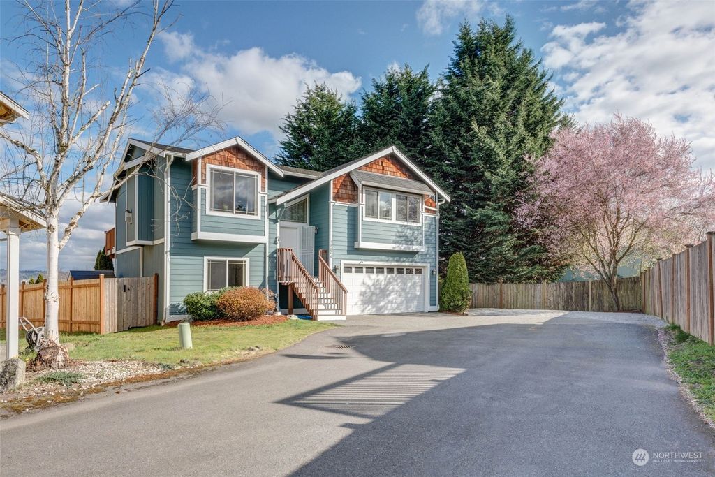 Photo of 16806 53rd Avenue S, Tukwila, WA 98188 (MLS # 2051120)