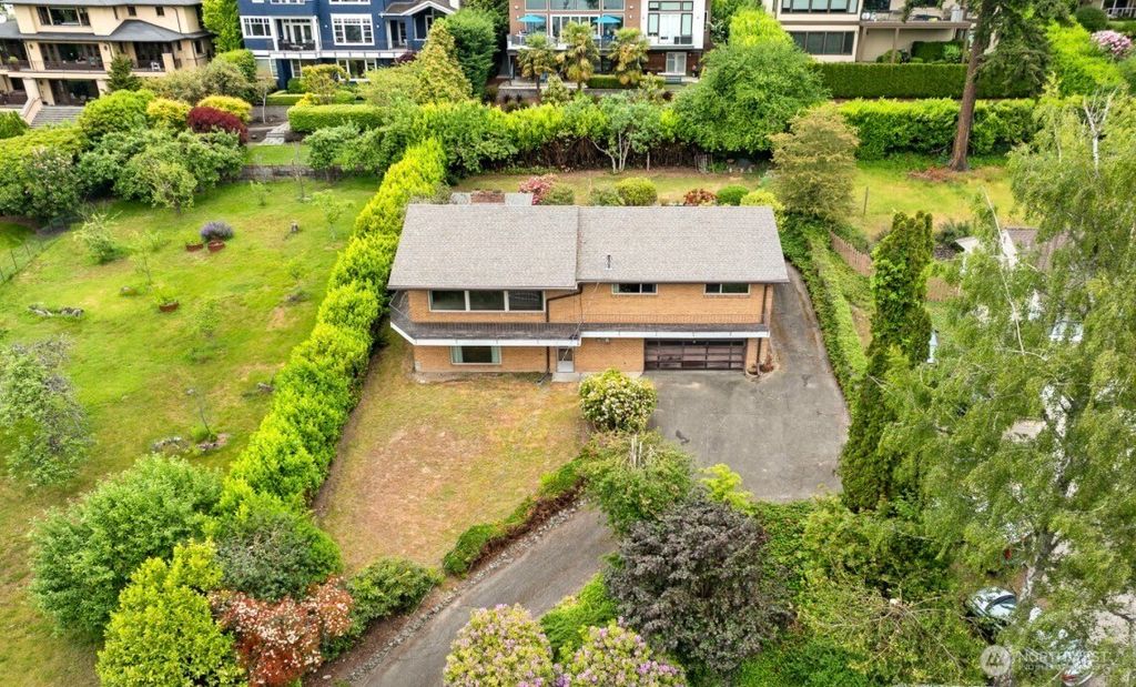 Photo of 9510 Lake Washington Boulevard NE, Bellevue, WA 98004 (MLS # 2522239)