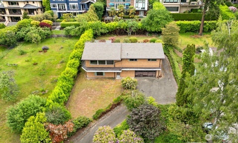 Photo of 9510 Lake Washington Boulevard NE, Bellevue, WA 98004 (MLS # 2522239)
