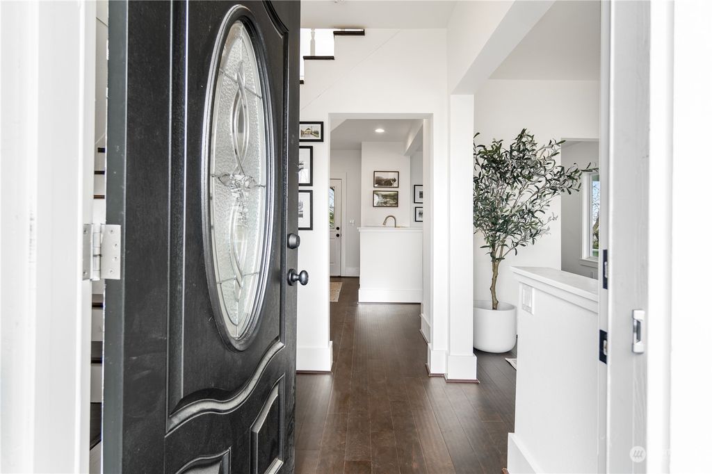Photo of 2115 Main Street, Everett, WA 98203 (MLS # 2184467)