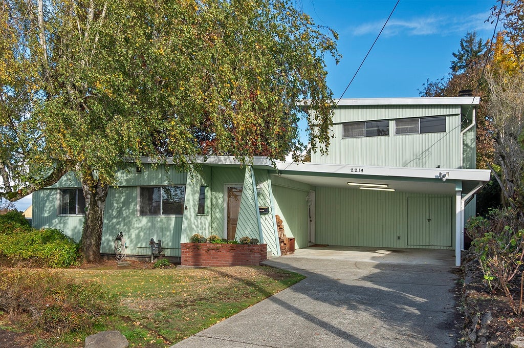 Photo of 2214 NE 7th Street, Renton, WA 98056 (MLS # 2599493)
