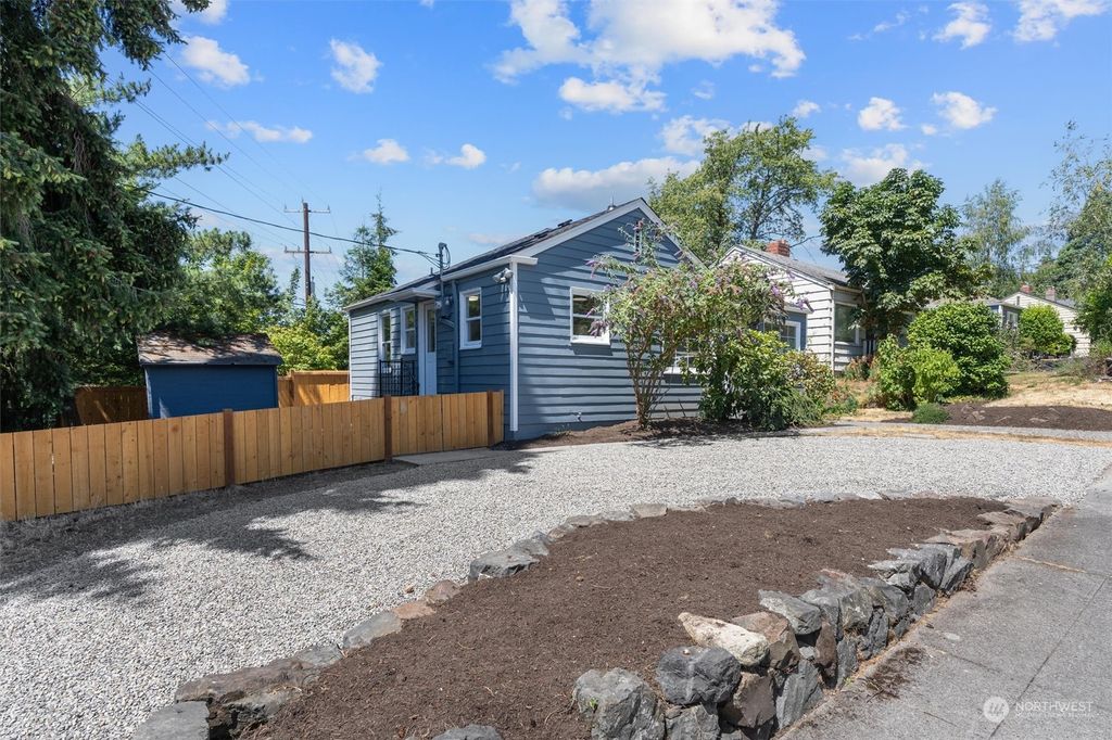 Photo of 5101 29th Avenue NE, Seattle, WA 98105 (MLS # 2318078)